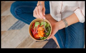 دور الأطعمة الغنية بالمغذيات في نظام غذائي ناجح من العصر الحجري القديم