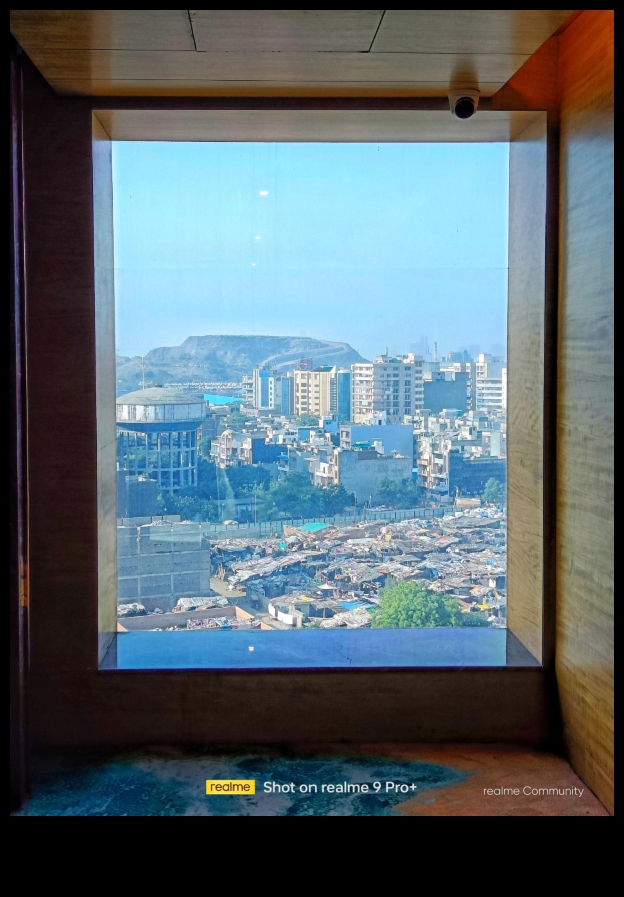 الكشف عن المناطق الحضرية: الكشف عن قصص المدينة من خلال أساليب التصوير الفوتوغرافي في الشوارع